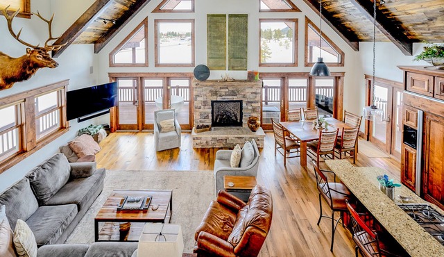 Experience Pagosa Blue, Luxury Home w/Hot Tub!