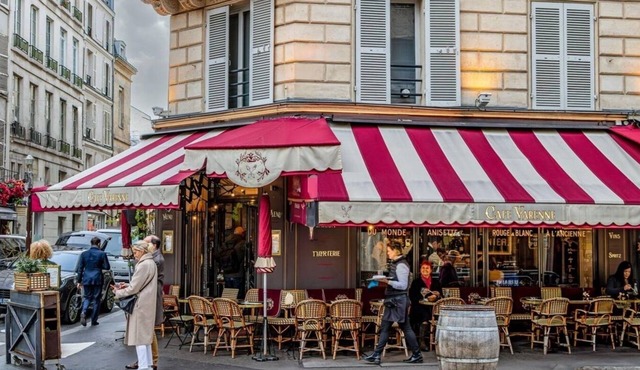 EXPERIENCE PARISIAN ELEGANCE AT ITS FINEST- SAINT-GERMAIN- RUE DE VARENNE-170SQM