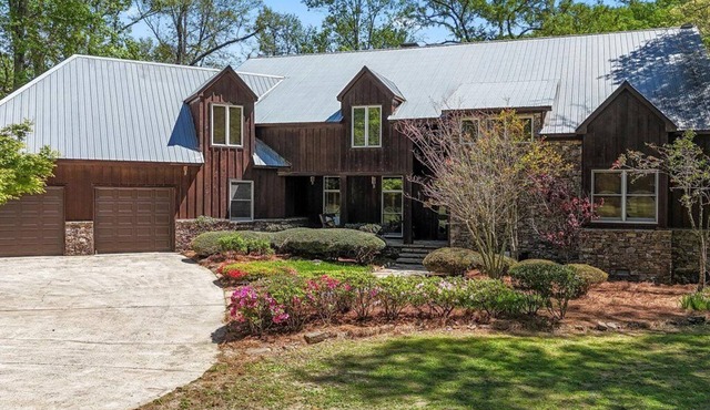 Experience Peace by the Creek A 5-Bedroom Retreat