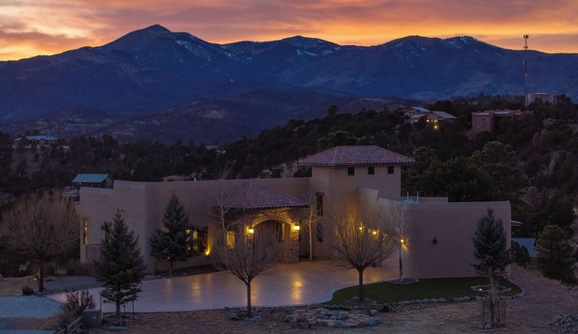 Experience Ruidoso from the top, 360 views,private pickleball, hot tub