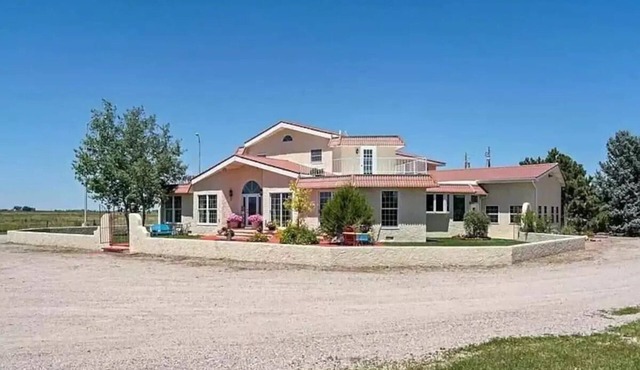 Experience Scottsbluff charm in our spacious 4-bedroom retreat