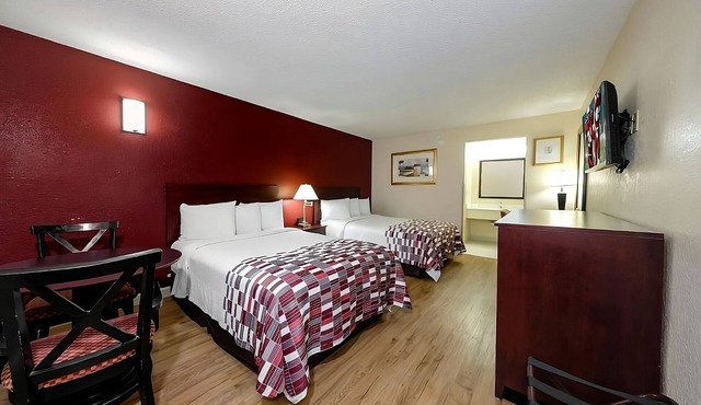 Experience Soothing Moments & Luxury! Free Parking, Outdoor Pool, Parking!