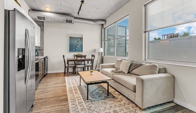 Experience St. Pete: Charming 1-Bed by Tropicana
