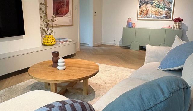 Experience stylish living in this chic one bedroom apartment. Perfect location