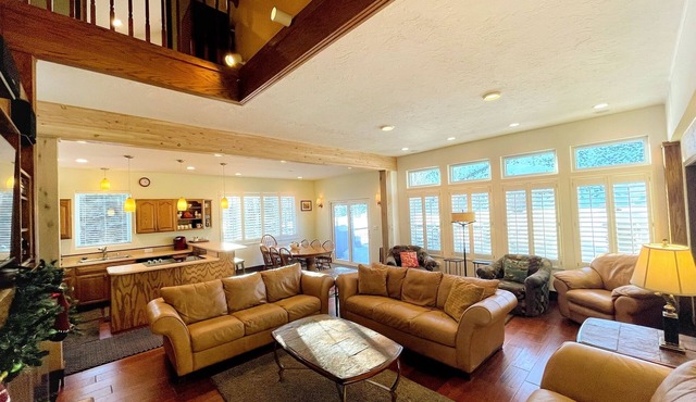 Experience Sun Valley │ Après-Ski Hot Tub on Golf Course │