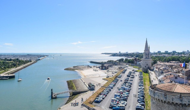 Experience this charming and practically furnished vacation home on the Atlantic coast.