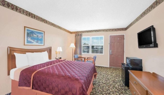 Experience Texas Hospitality in Pecos! W/Seasonal Outdoor Pool, Shuttle Service