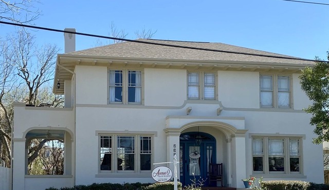 Experience The AveO! Full Hot Breakfast! 4 Block to Beach! GVR04326