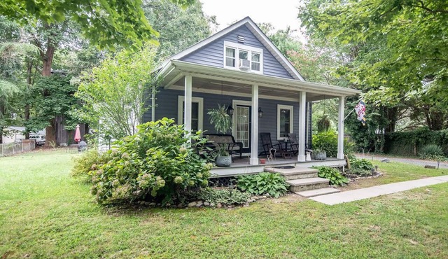 Experience the best of Southern Maryland at the Calvert Cliffs Cottage.