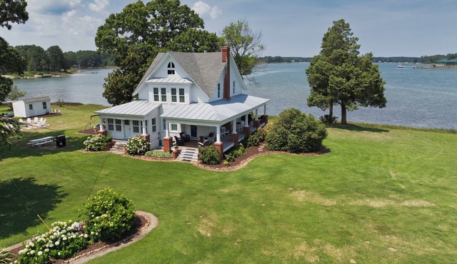 Experience the Best of Mathews Riverfront Living here at Mariner's Legacy!