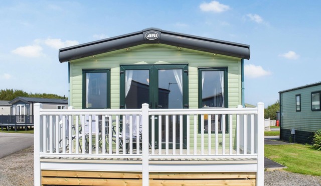 Experience the charm and comfort of Peachy, your ideal holiday home by the sea.