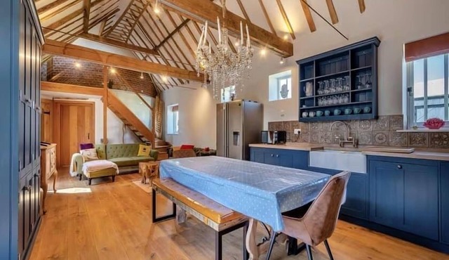 Experience the charm of Kent Oast house in the heart of the Kent countryside
