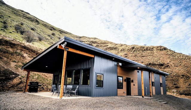 Experience the mountains in modern luxury with views of the Salmon River