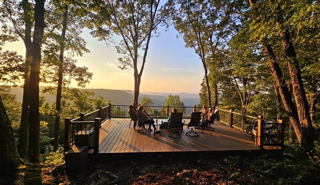 Experience the peaceful Wooded Retreat Cabin - 300 private acres -security gate