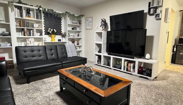 Experience The Perfect Blend of Comfort & Convenience In This Charming Cozy Home