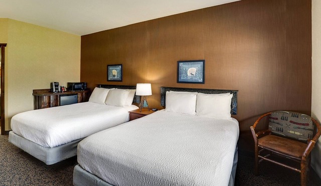 Experience the Rustic Elegance of Stoney Creek! Heated Pools | 2 Units