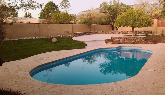 Experience the SW in our Beatiful Home. Pool, Mountain views, Trails and more!
