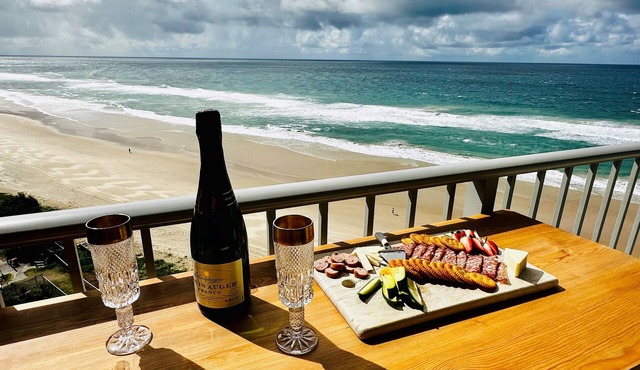 "Experience the Ultimate Beachfront Getaway ! Breathtaking Views!"