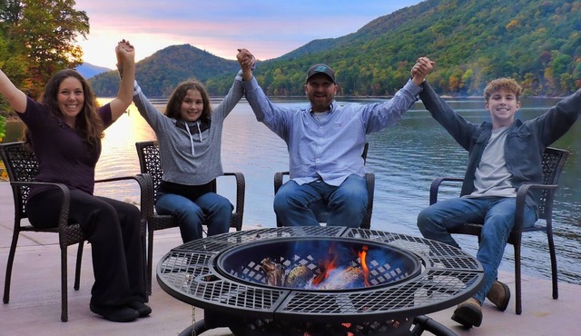 EXPERIENCE THE WATER'S EDGE. FAMILIES LOVE IT! EVERYONE LOVES IT!n