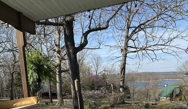 EXPERIENCE TOTALITY AT THE LAKE!