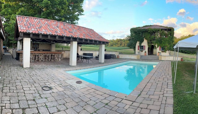 Experience Tranquility and Charm at the Perfect Getaway above Gatehouse Winery!