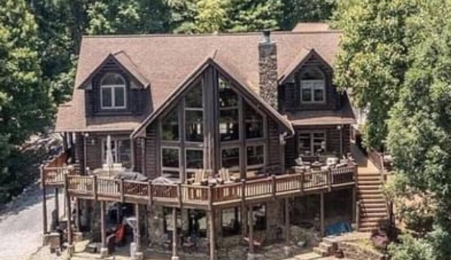 Experience Tranquility at Trinity Lodge, your Mountain Oasis in Leatherwood