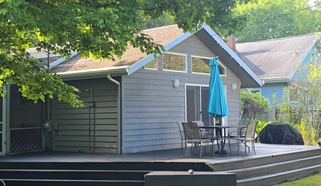 Experience Tranquility at Dunedin Cottage:The Perfect Retreat in Harbor Country!