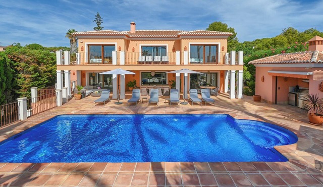 Experience Ultimate Luxury and Convenience at our 5-Star Villa with Private Pool