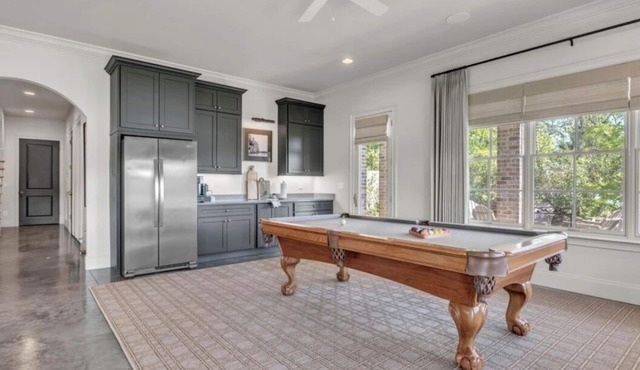 Experience Ultimate Relaxation: Stunning Lakeside Retreat