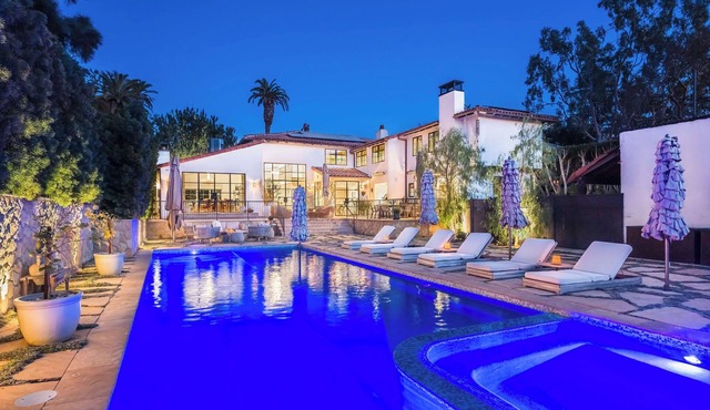 Experience Ultimate Luxury at Our Private Mediterranean Villa with Pool and Gym
