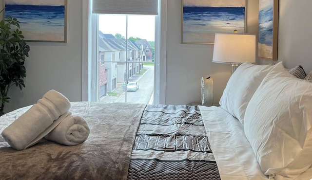 Experience Unforgettable Luxury Markham Townhouse Exquisite 6-Bedroom Getaway