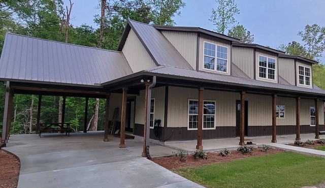 Experience Valley living near the Chattahoochee River