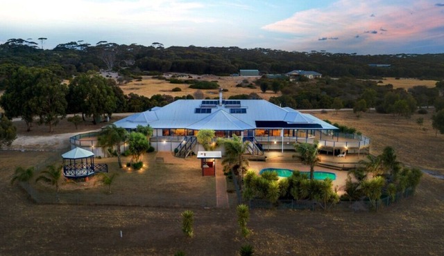 Experience world-class service at Doyles on the Bay