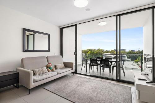 Experiencing Uni Life 2BR Kelvin Grove Parking 703