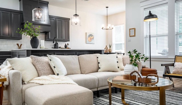 Expertly Designed Home w/Fire Pit + Telescope