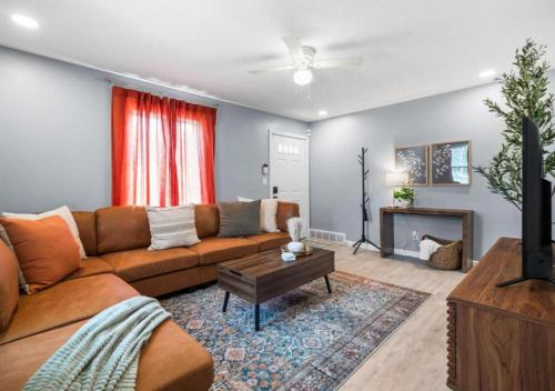 Expertly Designed Lake Erie Escape with Hot Tub