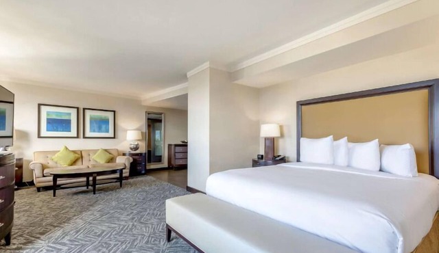 Explore and Relax! Pets Allowed, Seasonal Outdoor Pool!