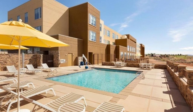 Explore Arizona’s Beauty | Breakfast Included | Room Near Antelope Canyon & Lake
