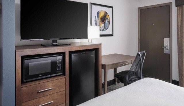 Explore Austin’s Attractions Easily w/a Quiet Travis Heights Room Stay
