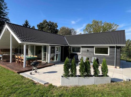 Explore Bay And Nature In Pretty Kostræde Banker