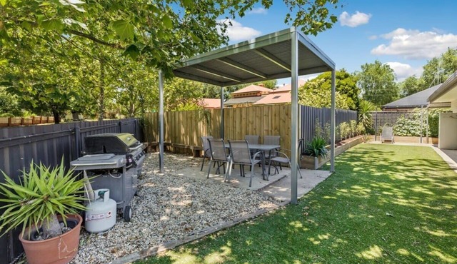 Explore Bendigo: Family Base on Boat Street