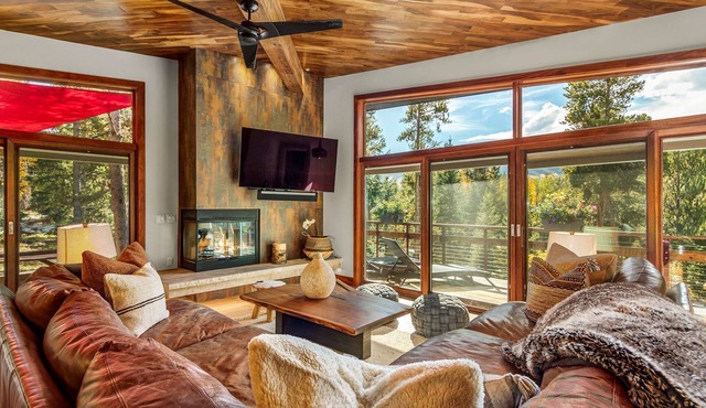 Explore Breckenridge! Home close to Main Street!