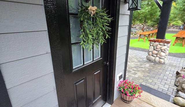 Explore by Day, Unwind by Night - Couples Cabin Near Trails, Creeks & Wildlife