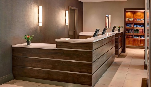 Explore Chicago! Free Breakfast, Fully-equipped Kitchen, Pet-friendly Property!