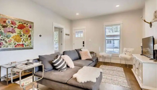 EXPLORE CO-Gorgeous unit for 4. Super central.