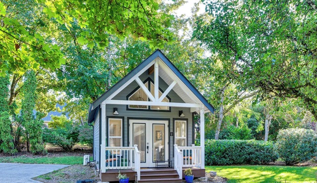 Explore Columbia Gorge: Quiet Camas Studio!