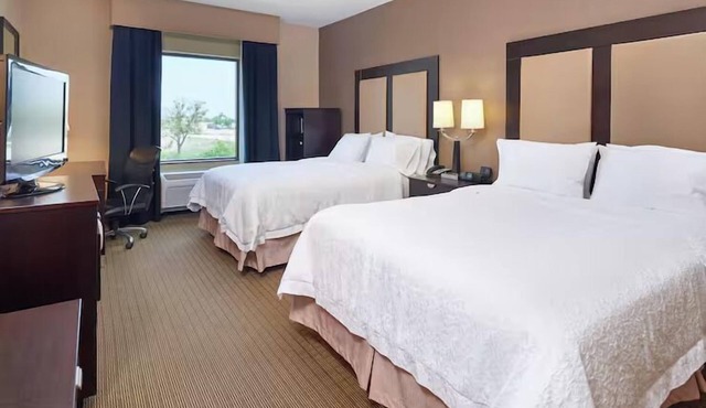 Explore Decatur from Our Cozy Hotel - Free Hot Breakfast & Parking