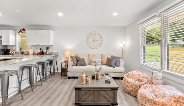 Explore Downtown Athens In This Modern 4BR Stay