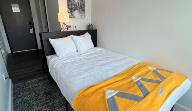 Explore Downtown – Walk to Coffee, Bars, Parks, Live Music & Cultural Hotspots