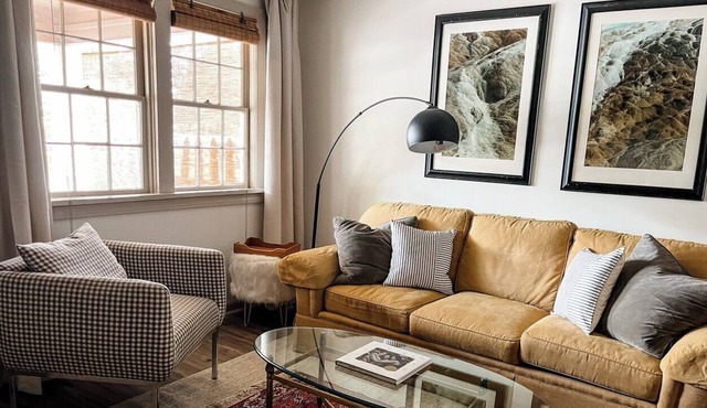 Explore DT: Cozy Niche, Ideal for Extended Stays